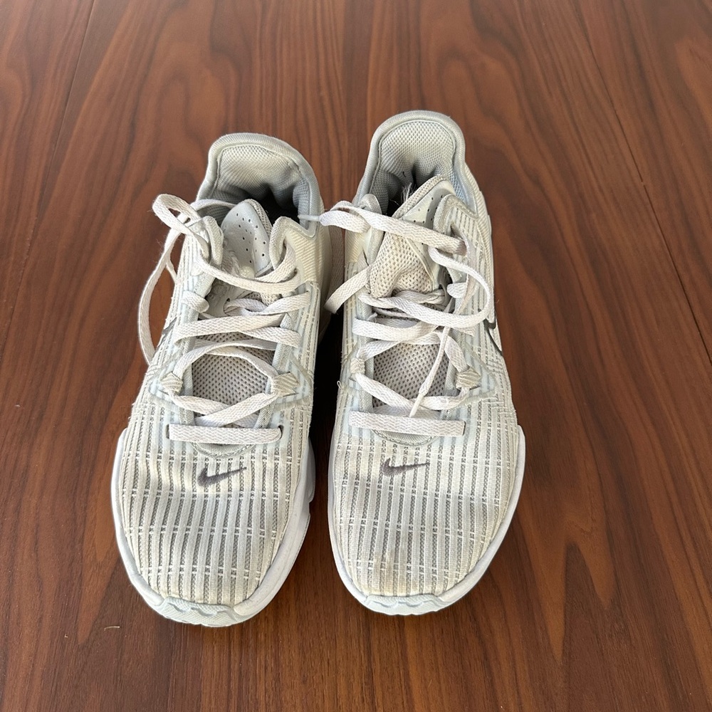 LEBRON WITNESS 6 SIZE 7 BASKETBALL SHOES